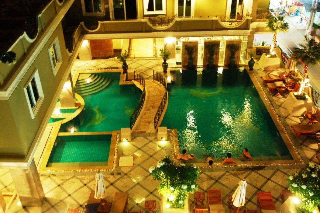 Lk Royal Suite Pattaya Bagian luar foto
