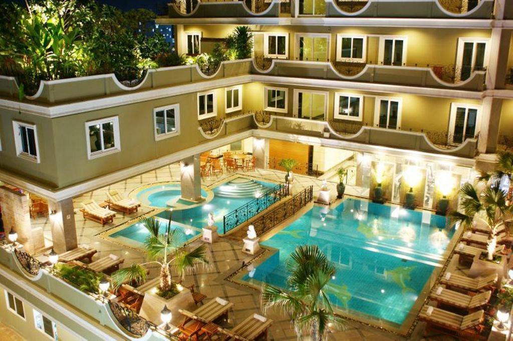 Lk Royal Suite Pattaya Bagian luar foto