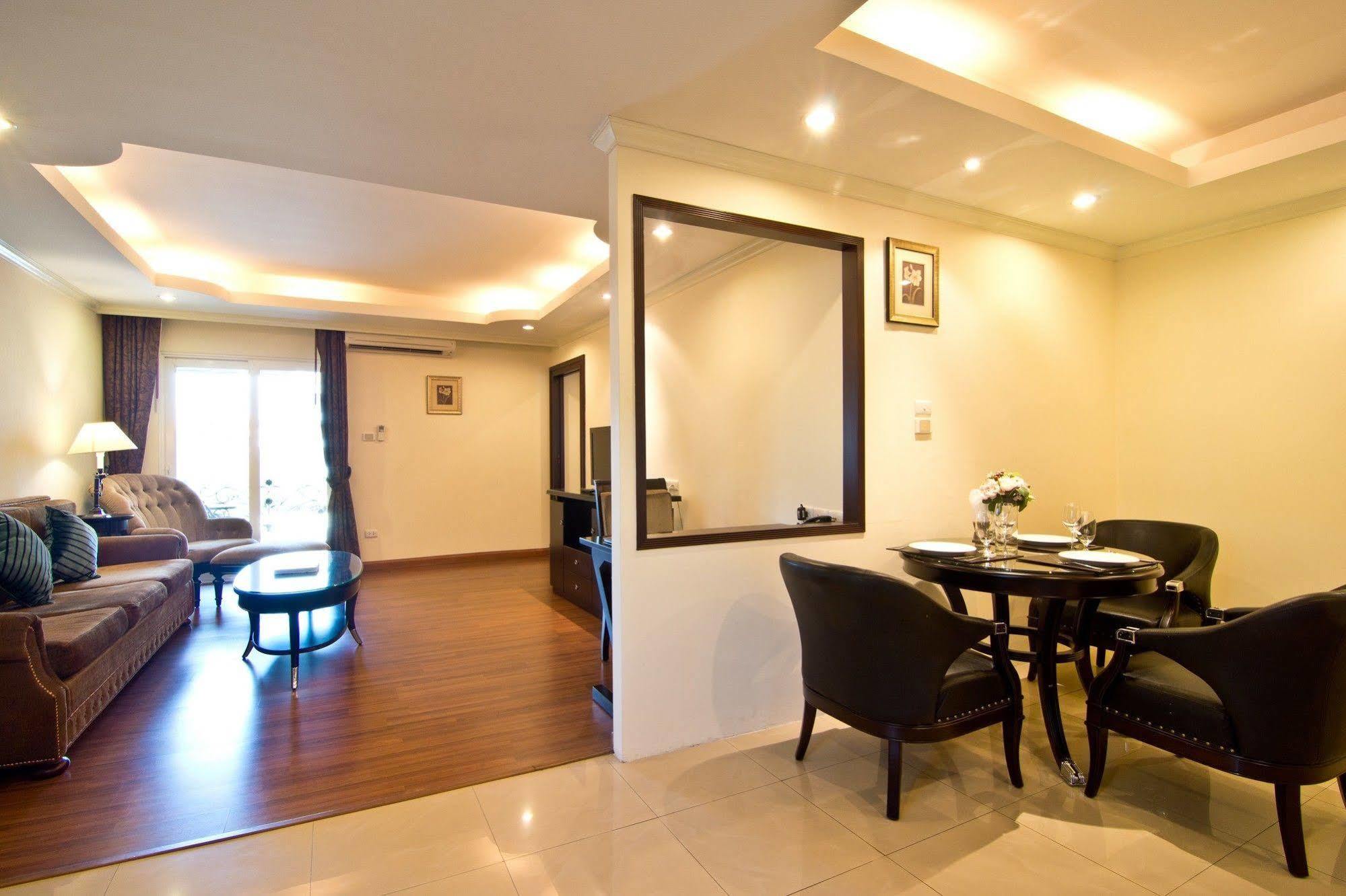 Lk Royal Suite Pattaya Bagian luar foto