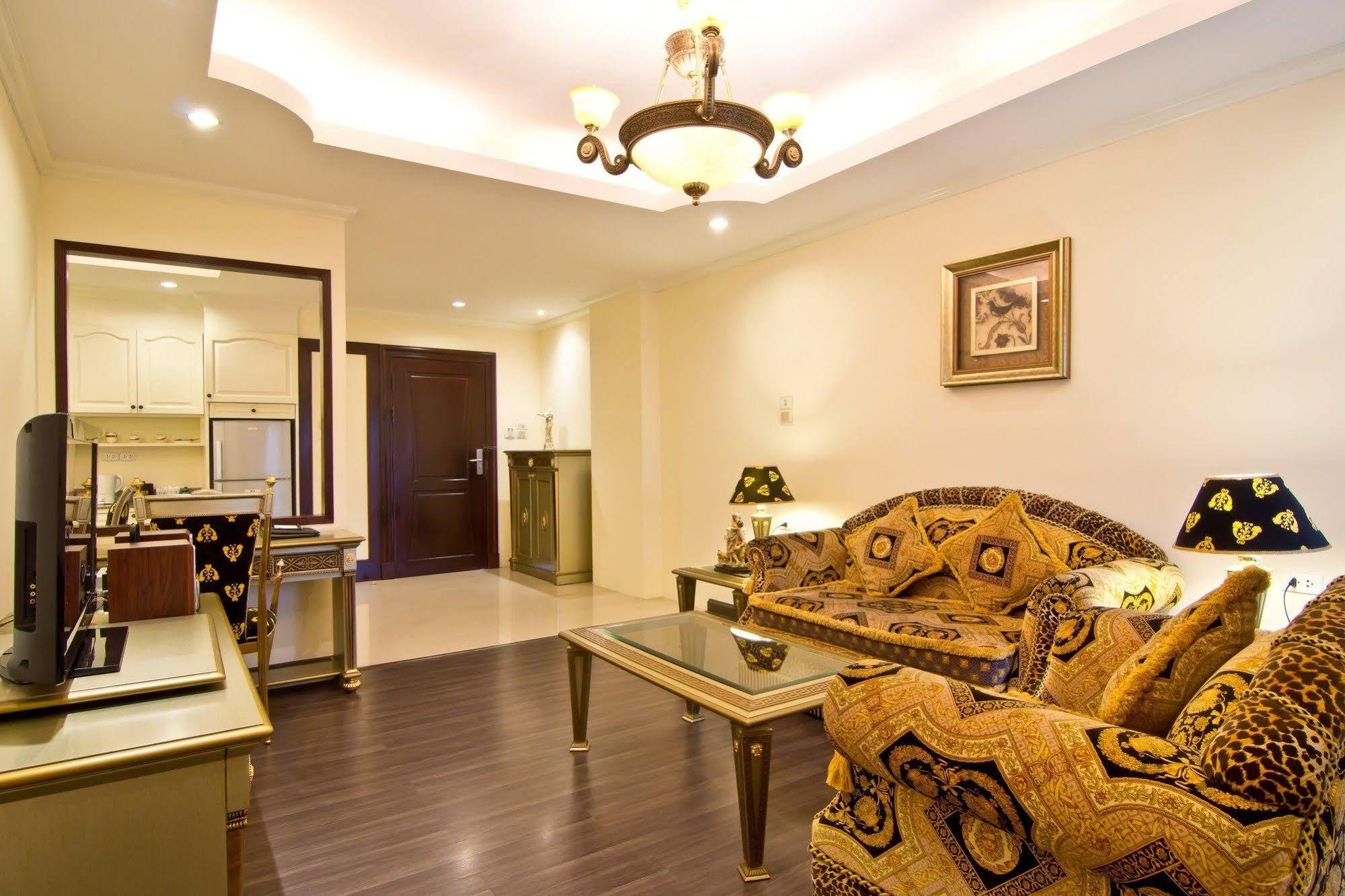 Lk Royal Suite Pattaya Bagian luar foto