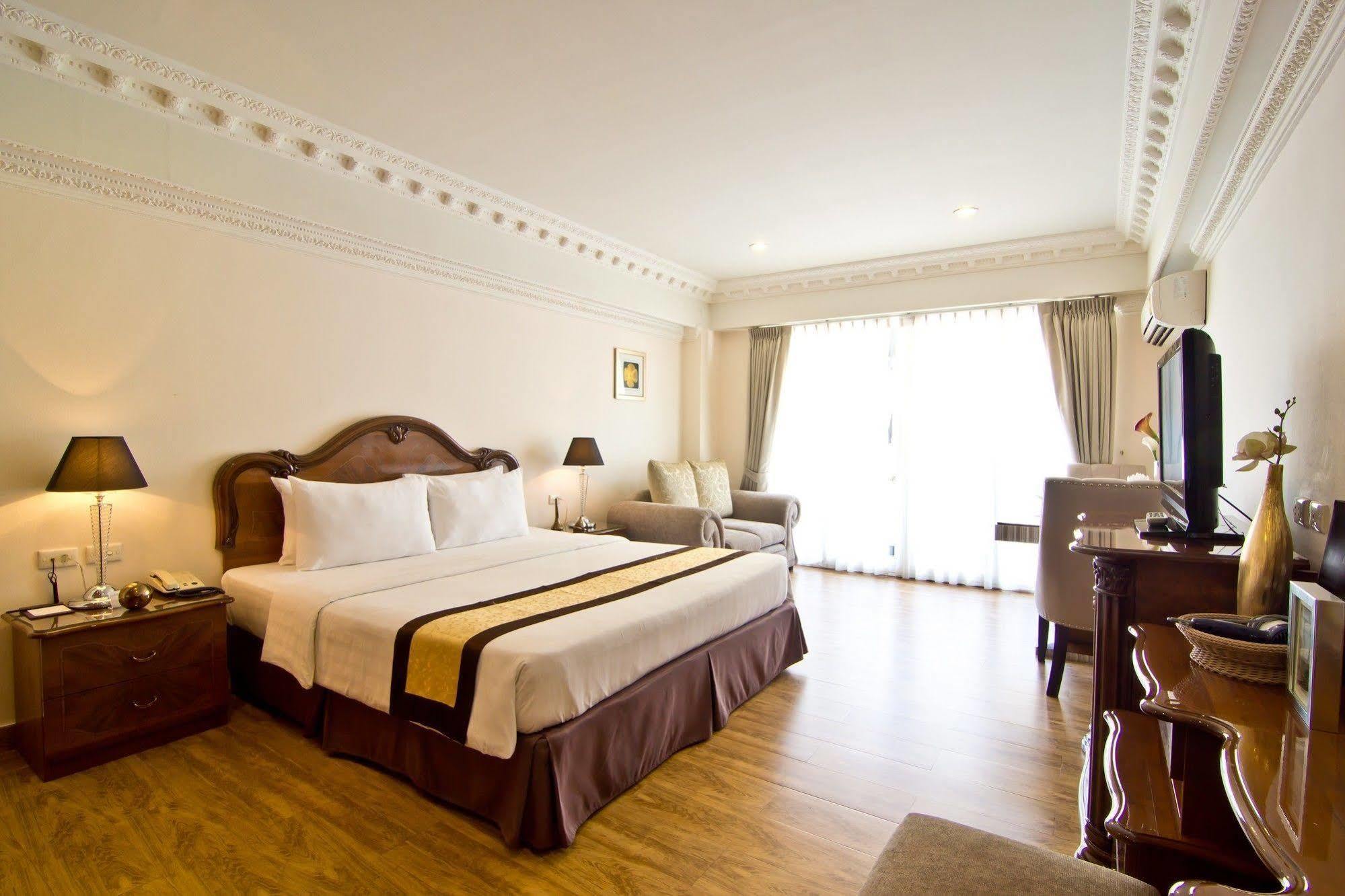 Lk Royal Suite Pattaya Bagian luar foto