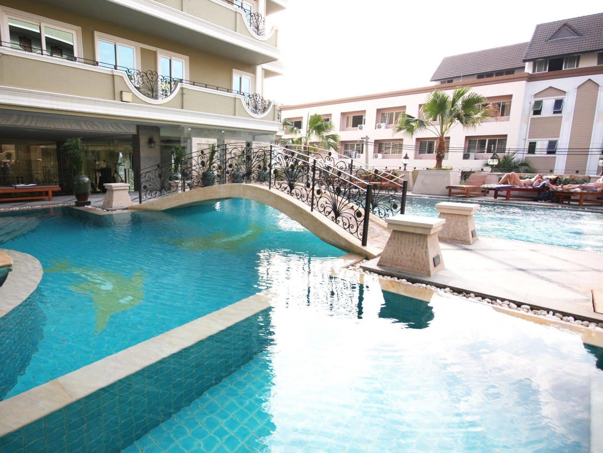 Lk Royal Suite Pattaya Bagian luar foto