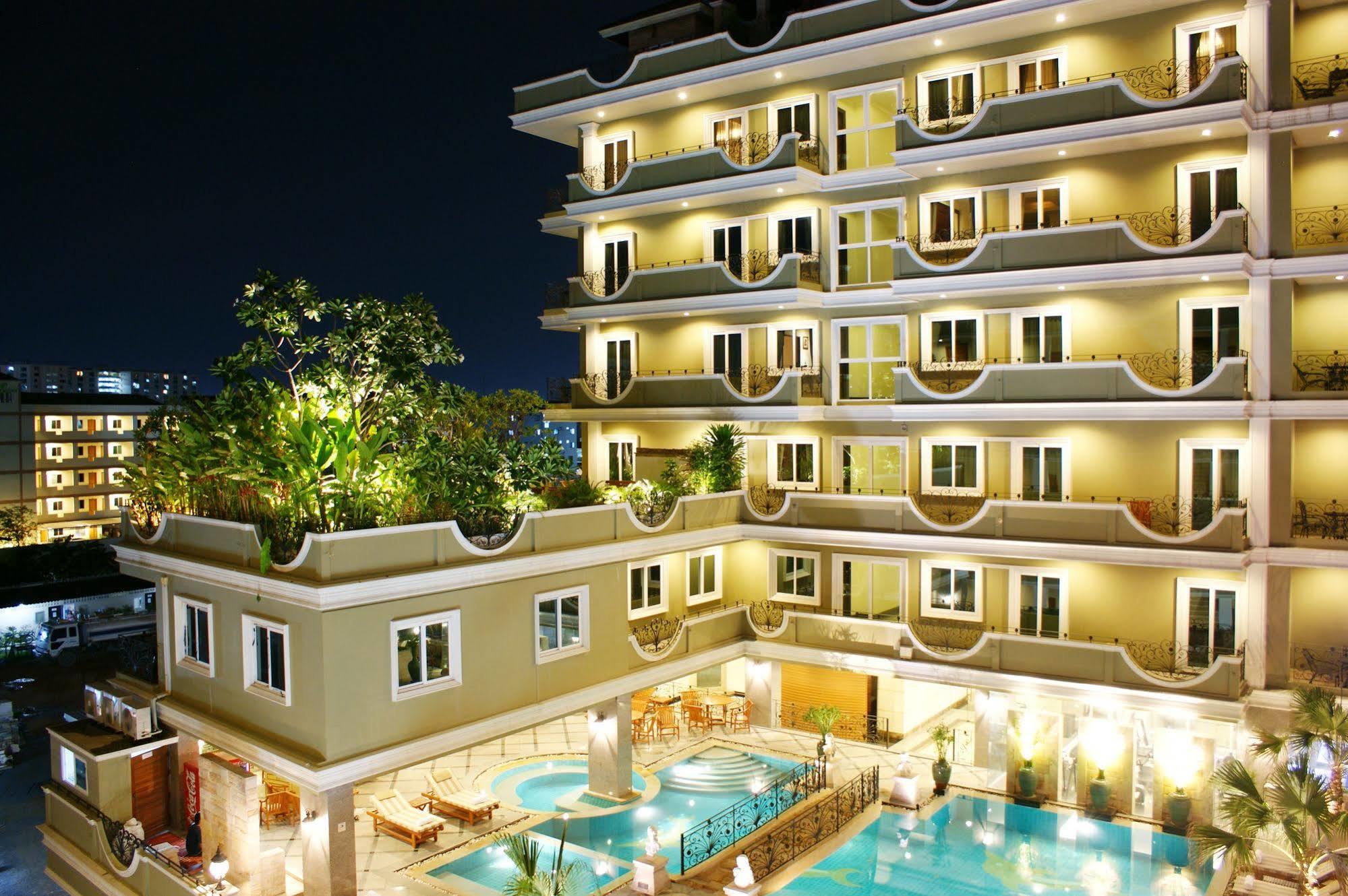 Lk Royal Suite Pattaya Bagian luar foto