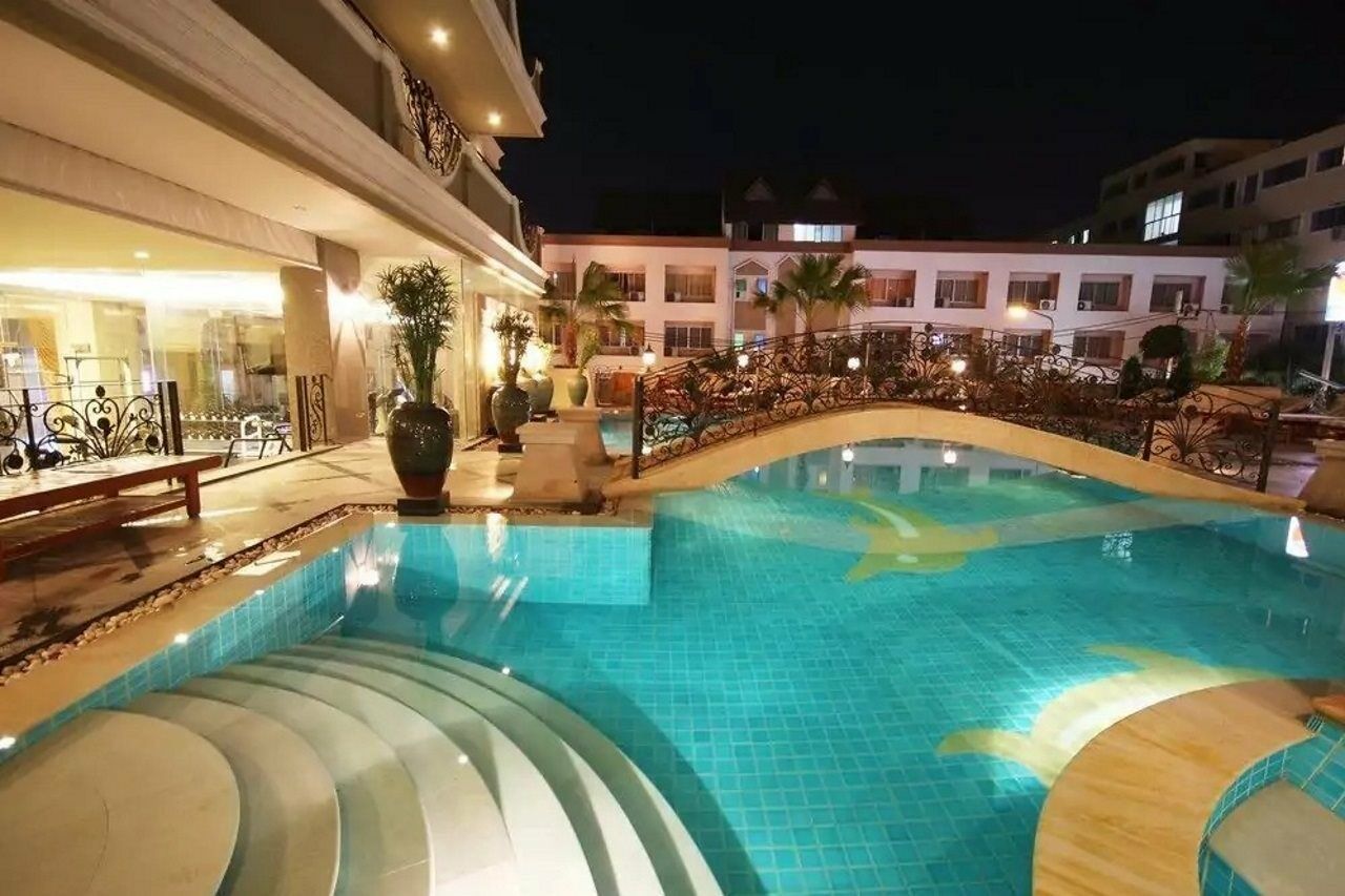 Lk Royal Suite Pattaya Bagian luar foto